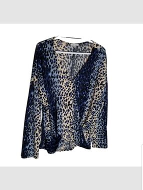 White Birch Top Women's Size 1X Blue Leopard Long Sleeve Twist Front Hem V Neck